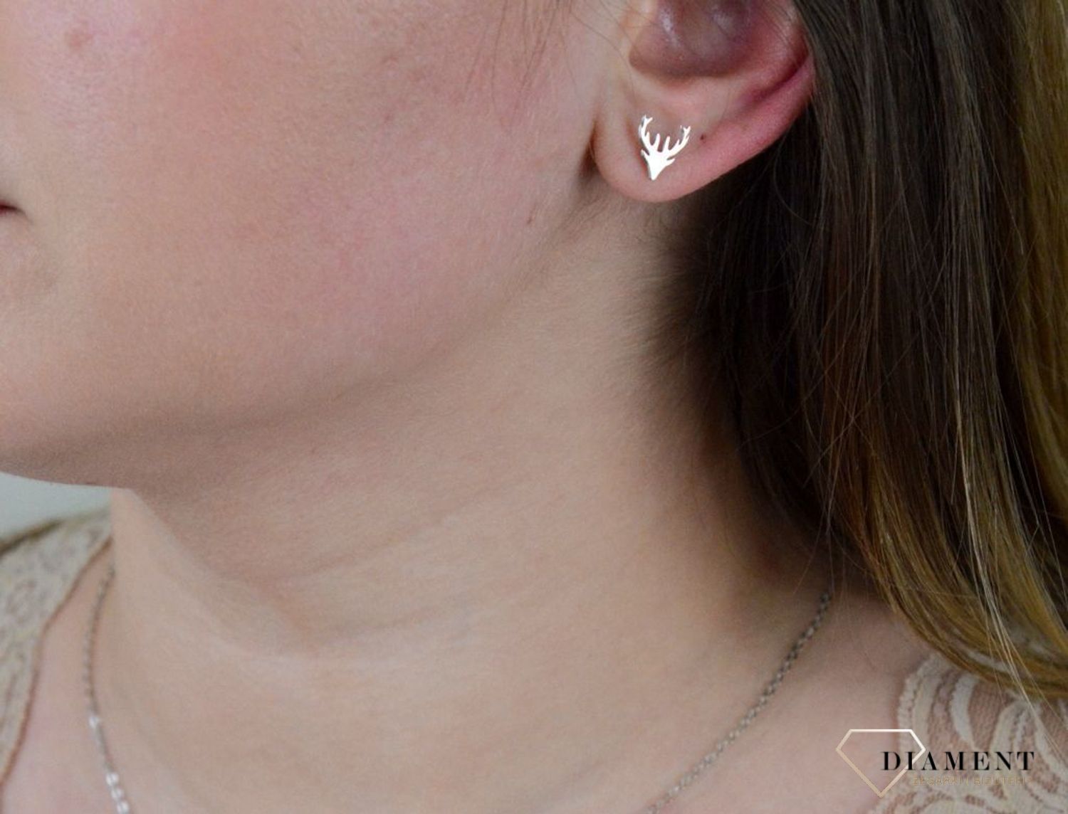 Srebrne kolczyki przy uchu Jeleń KR R264.jpg